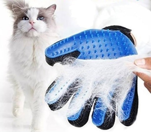 true-touch-grooming-glove-for-cats